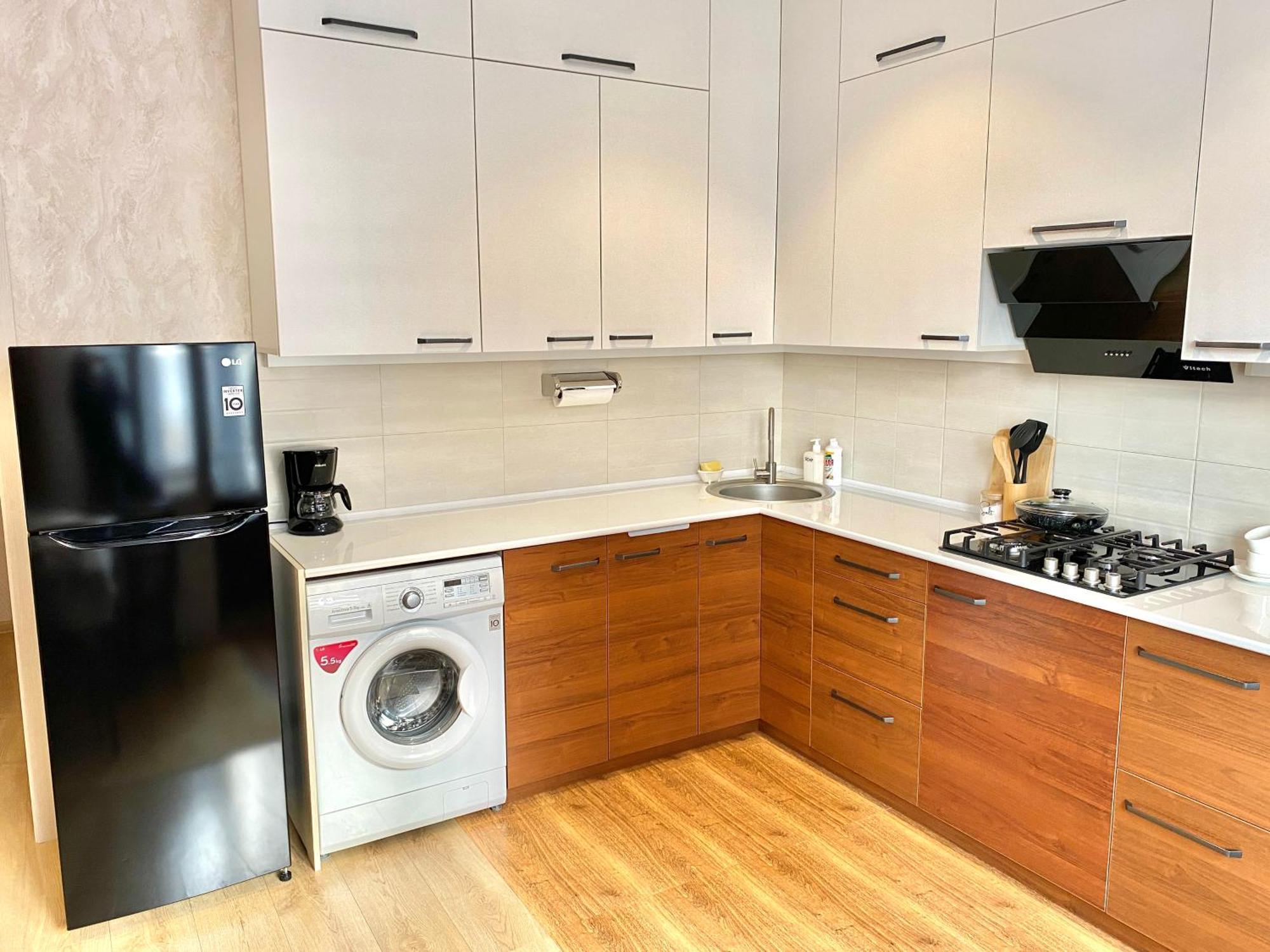 Spacious Apartment In New Building, Near The City Center And Airport Tasken Kültér fotó