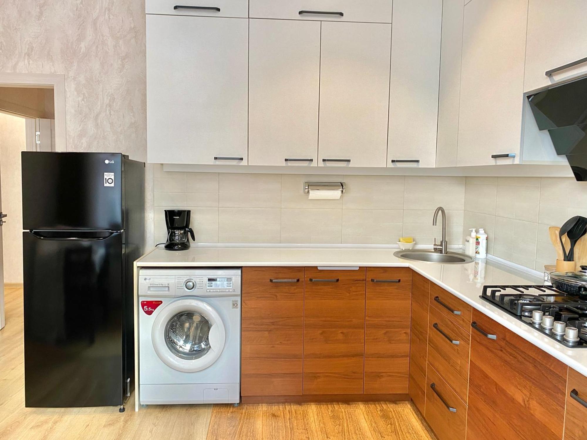 Spacious Apartment In New Building, Near The City Center And Airport Tasken Kültér fotó