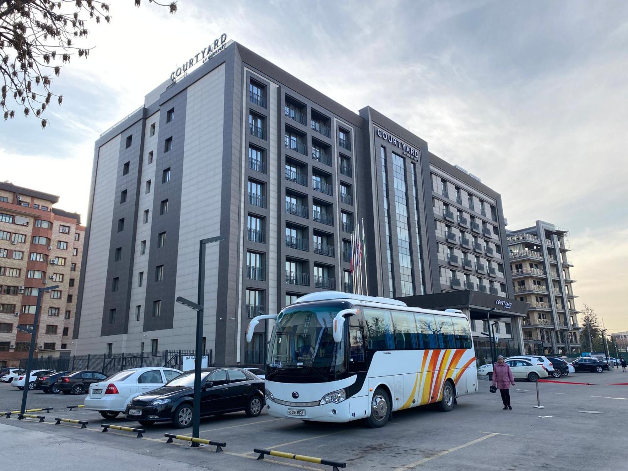 Spacious Apartment In New Building, Near The City Center And Airport Tasken Kültér fotó