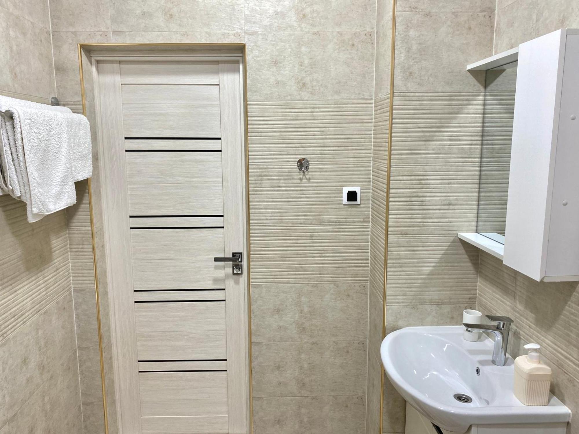 Spacious Apartment In New Building, Near The City Center And Airport Tasken Kültér fotó